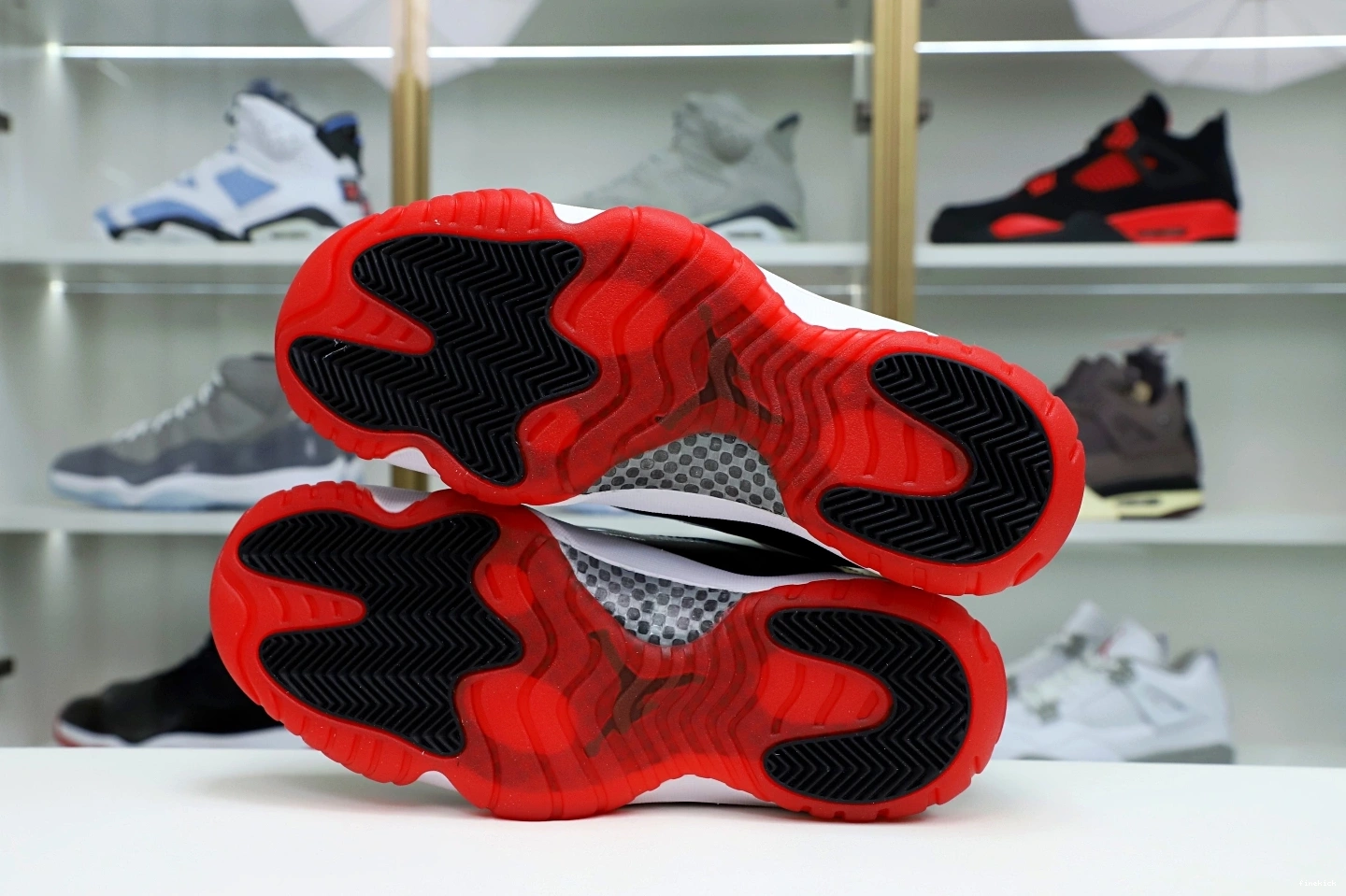 11 LOW BRED AIR WHITE JORDAN 0128